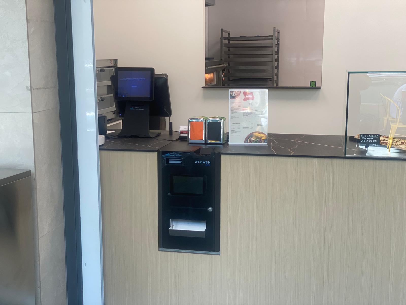 Instalación de cajón automático y TPV en Crunch Studio, Murcia